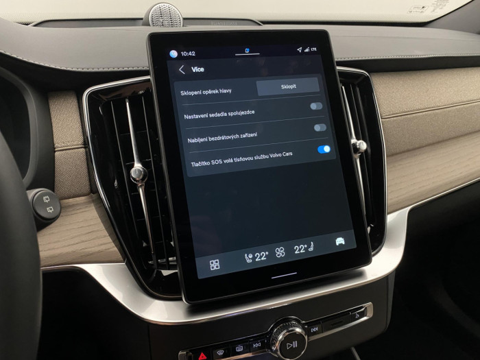 Volvo XC90 T8 AWD Plug-in DARK PLUS 7m na operativní leasing