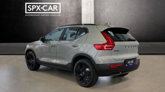Volvo XC40 PLUS BLACK EDITION, B4 FWD, 145+10 kW / 197+14 HP na operativní leasing