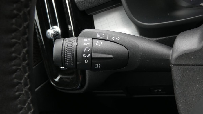 Volvo XC40 B3 PLUS DARK na operativní leasing