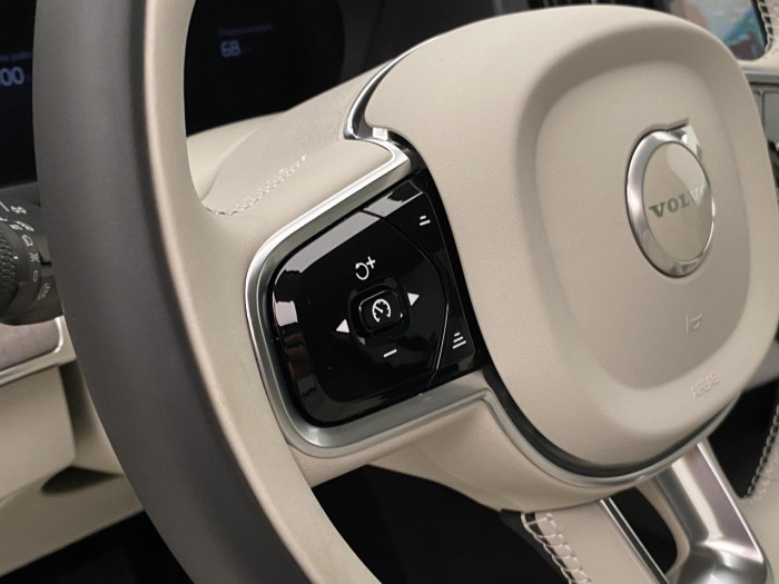 Volvo XC90 T8 AWD Plug-in BRIGHT PLUS 7m na operativní leasing