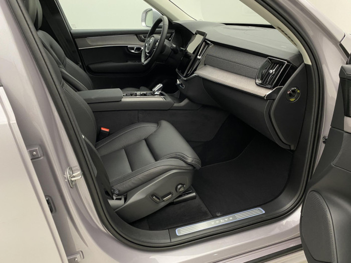 Volvo XC90 T8 AWD Plug-in BRIGHT PLUS 7m na operativní leasing