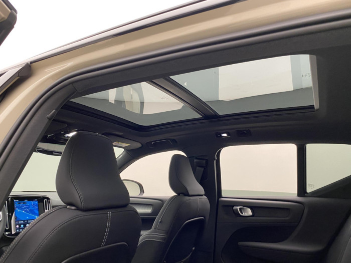 Volvo EX40 TWIN MOTOR AWD ULTRA na operativní leasing