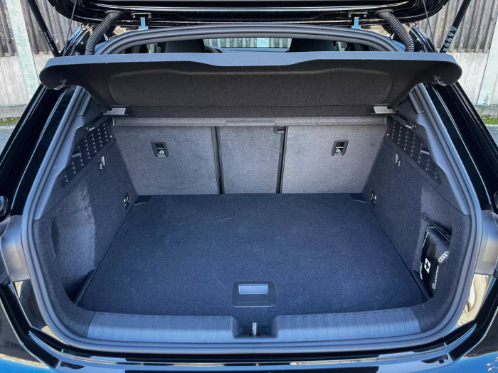 Audi A3 S line 1.5 TFSI 110 kW Benzín Automatická převodovka na operativní leasing