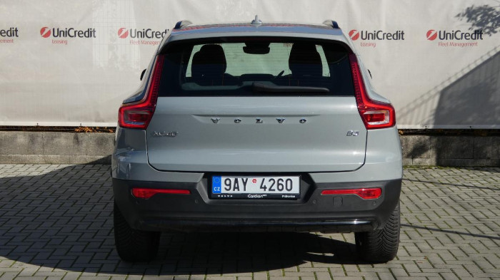 Volvo XC40 B3 PLUS DARK DCT na operativní leasing