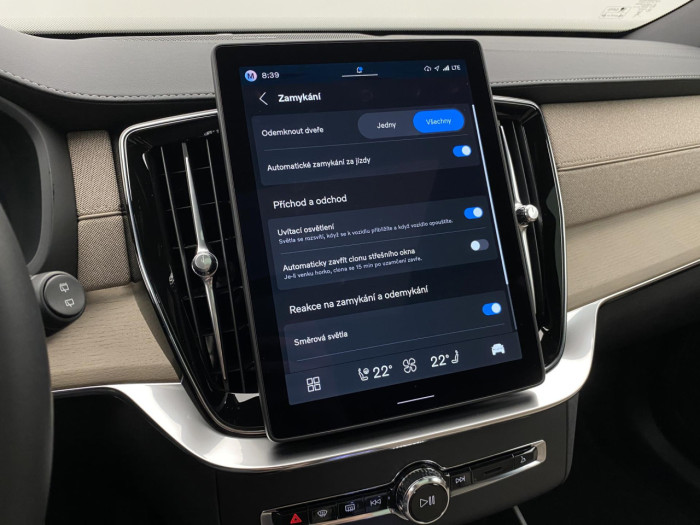 Volvo XC90 T8 AWD Plug-in BRIGHT PLUS 7m na operativní leasing