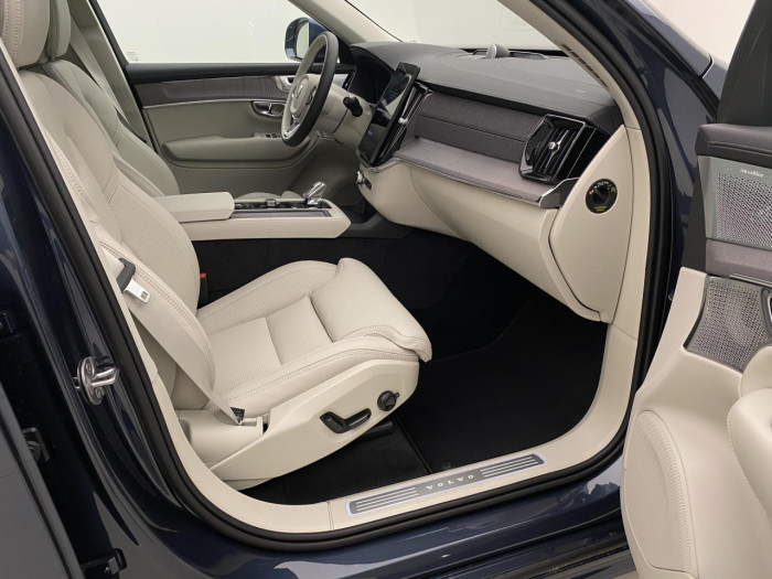 Volvo XC90 T8 AWD Plug-in BRIGHT PLUS 7m na operativní leasing