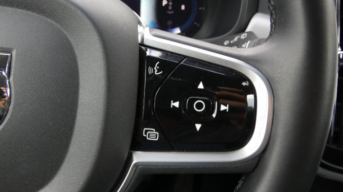 Volvo V90 B4 AWD Diesel Momentum na operativní leasing