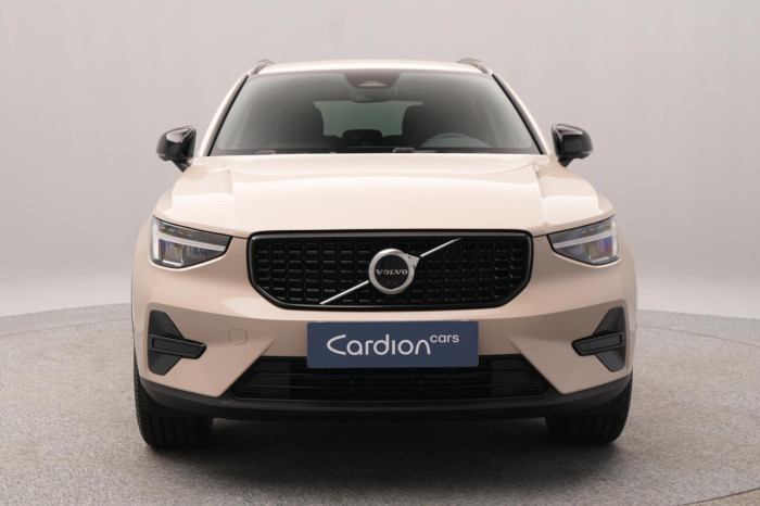 Volvo XC40 B3 AUT DARK PLUS na operativní leasing