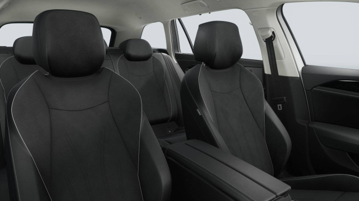 Volkswagen Passat Elegance 2,0 TSI 150kW 7DSG na operativní leasing