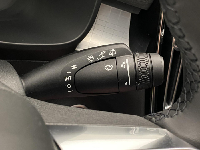 Volvo XC40 B3 AUT DARK PLUS na operativní leasing