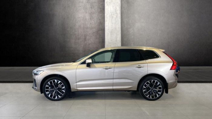 Volvo XC60 PLUS BRIGHT, B5 AWD, 184+10 kW / 250+14 HP na operativní leasing