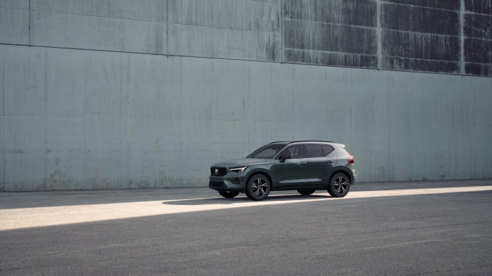 Volvo XC40 B3 AUT DARK PLUS na operativní leasing