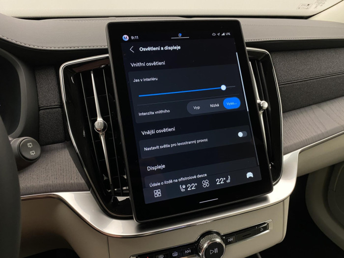 Volvo XC90 T8 AWD Plug-in BRIGHT PLUS 7m na operativní leasing
