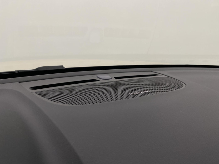 Volvo XC40 B3 AUT DARK PLUS na operativní leasing