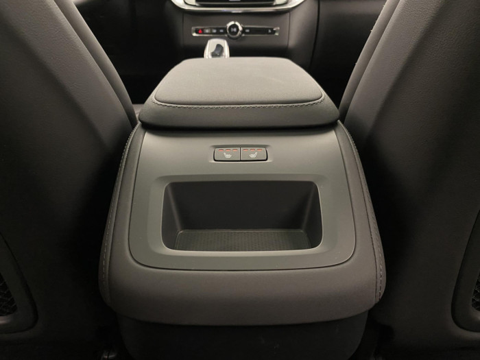 Volvo XC90 B5 AWD AUT DARK PLUS 7míst na operativní leasing