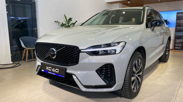 Volvo XC60 PLUS DARK, B5 AWD, 184+10 kW / 250+14 HP na operativní leasing