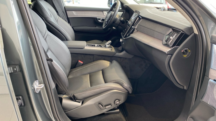 Volvo XC90 PLUS BRIGHT, B5 AWD, 184+10 kW / 250+14 HP na operativní leasing
