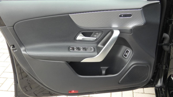 Mercedes-Benz Třídy A 180 Sedan na operativní leasing