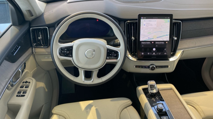 Volvo XC90 ULTRA BRIGHT, T8 AWD, 228+107 kW / 310+145 HP na operativní leasing