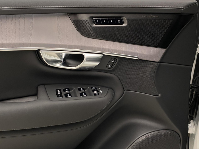 Volvo XC90 B5 AWD AUT DARK PLUS 7míst na operativní leasing