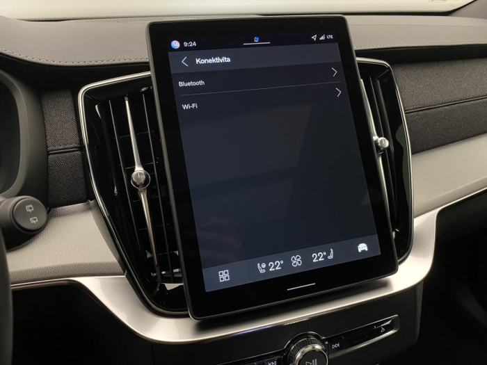 Volvo XC90 B5 AWD BLACK EDITION PLUS 7 na operativní leasing