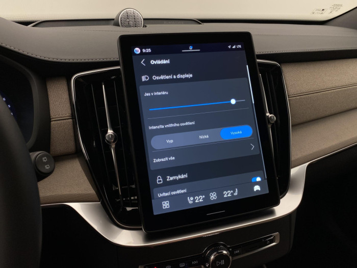 Volvo XC90 B5 AWD AUT DARK PLUS 7míst na operativní leasing