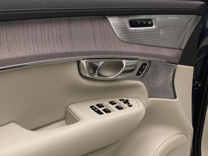 Volvo XC90 T8 AWD Plug-in BRIGHT PLUS 7m na operativní leasing