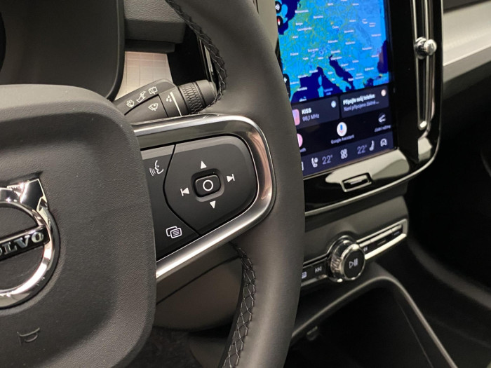 Volvo XC40 B3 AUT DARK PLUS na operativní leasing