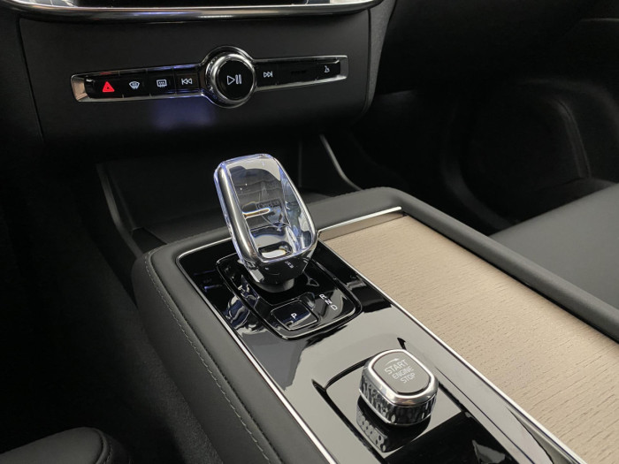 Volvo XC90 B5 AWD AUT DARK PLUS 7míst na operativní leasing