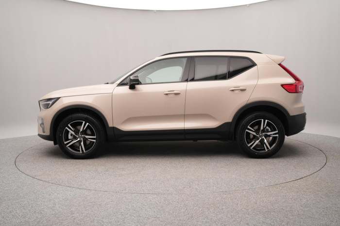 Volvo XC40 B3 AUT DARK PLUS na operativní leasing