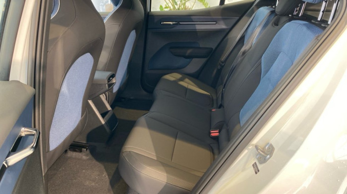 Volvo EX30 PLUS, Single Motor Extended Range, 200 kW / 272 HP na operativní leasing