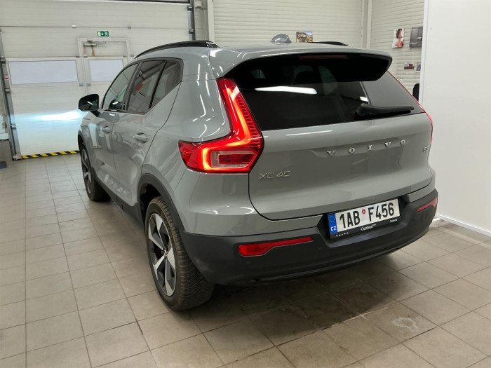 Volvo XC40 B3 PLUS DARK DCT na operativní leasing