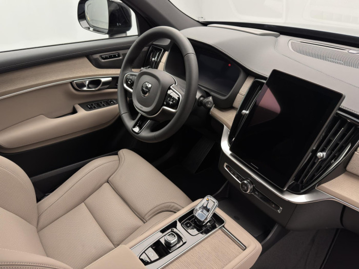Volvo XC90 T8 AWD Plug-in DARK PLUS 7m na operativní leasing