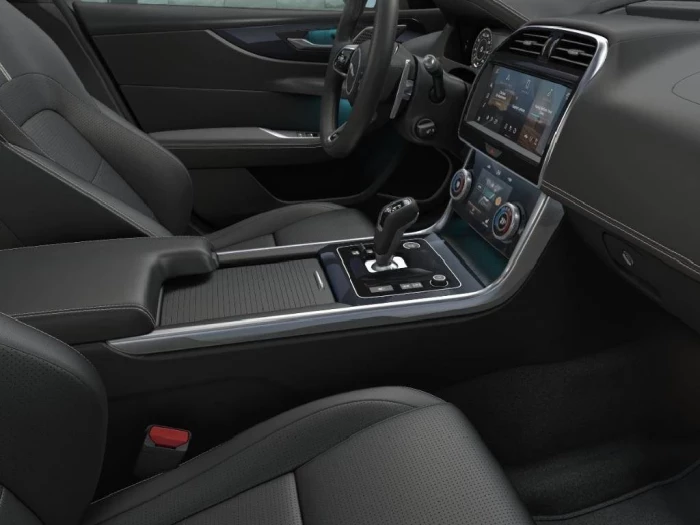 JAGUAR XE D200 R-DYNAMIC BLACK AWD AUT Fullservis na operativní leasing