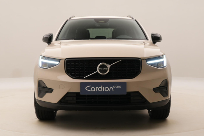 Volvo XC40 B3 AUT DARK PLUS na operativní leasing