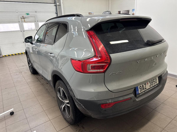 Volvo XC40 B3 PLUS DARK DCT na operativní leasing