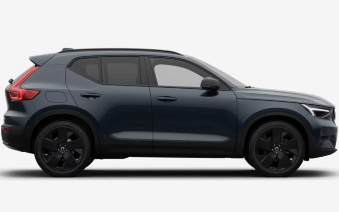 Volvo XC40 B3 AUT PLUS BLACK EDITION na operativní leasing