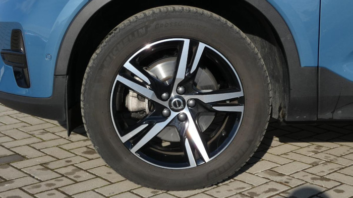 Volvo XC40 B3 Plus Dark DCT na operativní leasing