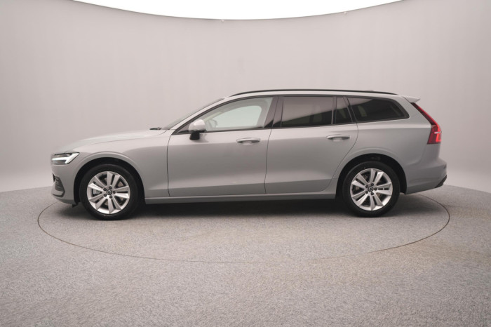 Volvo V60 B4 AUT CORE na operativní leasing