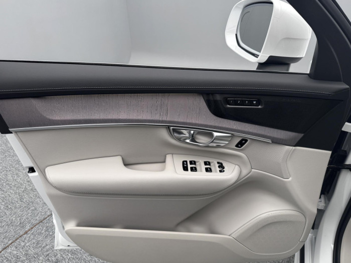 Volvo XC90 T8 AWD RECHARGE BRIGHT PLUS 7m na operativní leasing