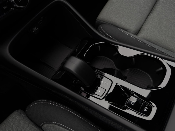 Volvo XC40 B3 AUT DARK PLUS na operativní leasing