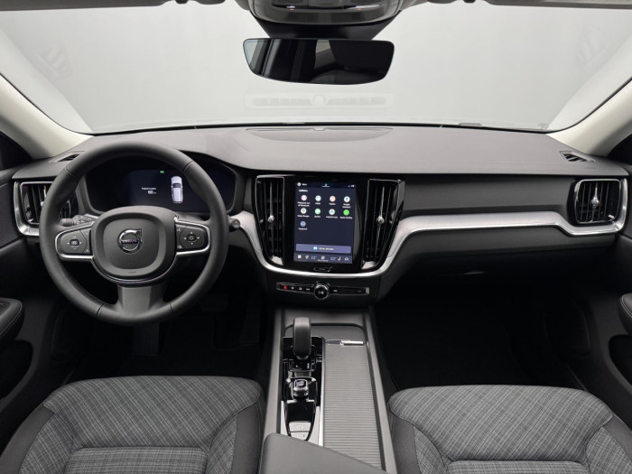 Volvo V60 B4 AUT CORE na operativní leasing