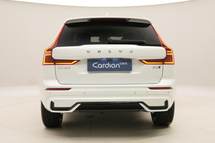 Volvo XC60 B5 AWD AUT DARK PLUS na operativní leasing