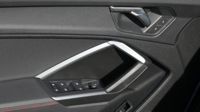 Audi Q3 Sportback 40 TFSI quattro S li na operativní leasing