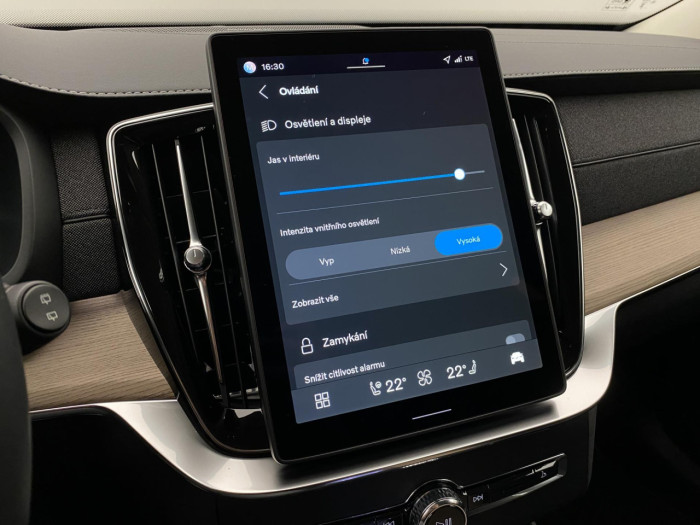 Volvo XC90 T8 AWD RECHARGE BRIGHT PLUS 7m na operativní leasing