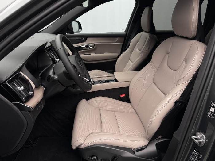 Volvo XC90 T8 AWD Plug-in DARK PLUS 7m na operativní leasing