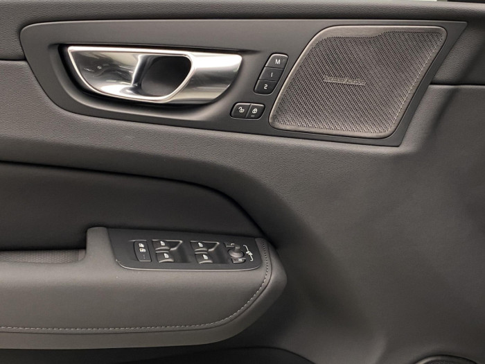 Volvo XC60 B5 AWD AUT BRIGHT PLUS na operativní leasing