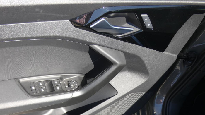 Audi A1 35 TFSI S-line Stronic na operativní leasing
