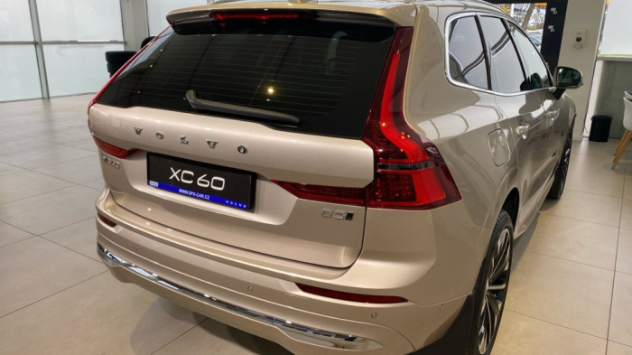 Volvo XC60 PLUS BRIGHT, B5 AWD, 184+10 kW / 250+14 HP na operativní leasing