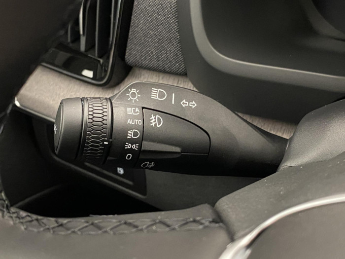 Volvo XC90 T8 AWD RECHARGE DARK PLUS 7m na operativní leasing
